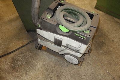 an image of a vacuum cleaner in a garage
