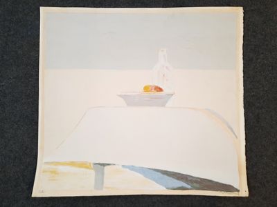 une image d'une peinture représentant une coupe de fruits sur une table