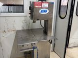 l'image d'une machine installée dans une pièce