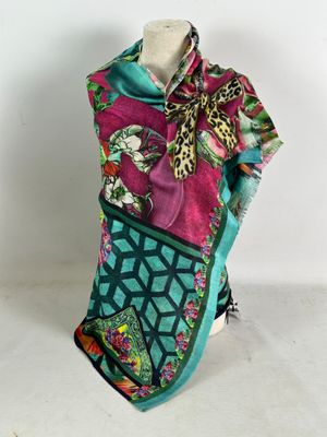 a woman ' s scarf on a mannequin mannequin mannequin mannequin mannequin mannequin mannequin mannequin mann