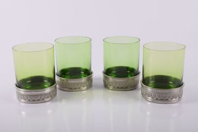 4 verres à Whisky avec porte-verres en étain normand marqué …
