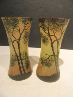 two vases that are sitting on a table