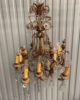 an image of a chandelier hanging from a ceiling in a room
