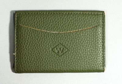 W Porte carte en cuir vert