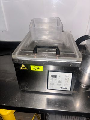 l'image d'une machine posée sur une table