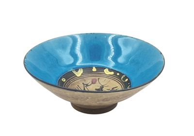 un bol bleu avec un motif à l'intérieur