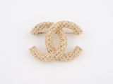 Broche Chanel dorée avec logo CC en cristal