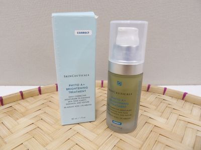skinceuties hypo - age hydrating serum in a basket