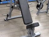 a lot of machines in the gym with no one on them