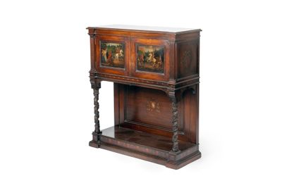 une petite armoire en bois ornée d'une peinture