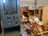 a machine that is sitting in the middle of a room
