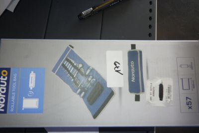 une photo d'un paquet de cigarettes posé sur une table