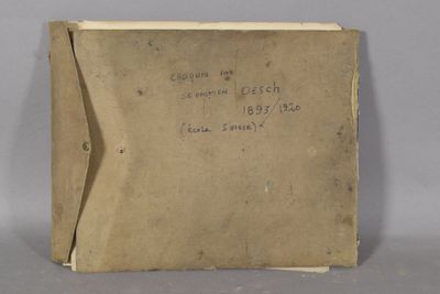 un gros plan d'un morceau de papier sur lequel on a écrit