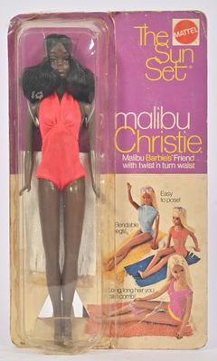 Barbie « Sunset », la poupée en maillot de bain rose aux cheveux noirs