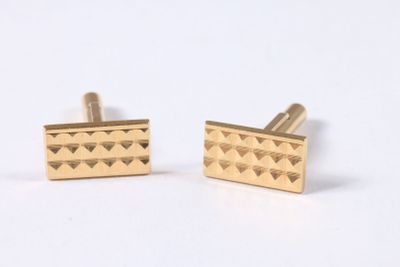 boutons de manchette plaqués or au motif géométrique