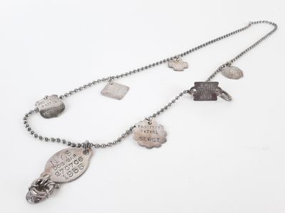 Gas Bijoux, sautoir en métal argenté à plaques façon matricu…