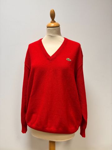 LACOSTE : pull rouge taille 42 à vue. Usures, reprises et tâches