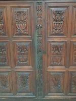 Armoire de Sumène en bois sculpté, les deux panneaux et le f… (photo 4)