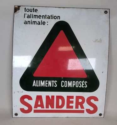 un panneau sur lequel figure un triangle rouge et où est inscrit « Sanders »