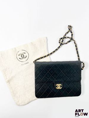 CHANEL Timeless Petit Sac Chanel vintage porté épaule en cui…