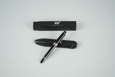 MONT-BLANC. Stylo plume avec une plume en or gris 750 milliè…