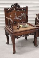 Paire de fauteuils d'apparat en bois dur à décor sculpté et … (photo 2)