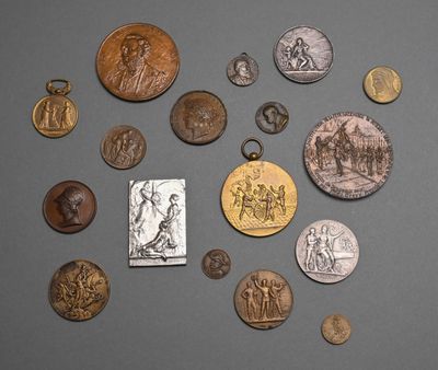 several different coins are arranged in a circle on a gray surface