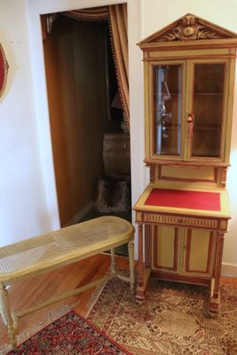 a wooden cabinet and a bench in a living room