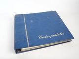 un vieux livre bleu sur lequel est inscrit « Carter Porter »