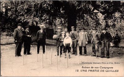 il y a beaucoup de gens qui traînent dans le parc