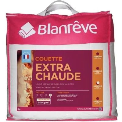 un gros plan d'un oreiller sur fond blanc