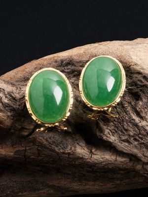 Paire de boucles d'oreilles en or 18k (750e), ornées d'un ca…