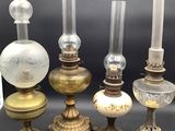 un ensemble de cinq bougeoirs anciens en verre et en laiton