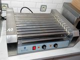 une photo d'un grill à hot-dogs dans une cuisine