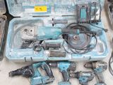 tout un tas d'outils rangés dans une mallette
