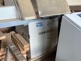 une image d'une machine qui travaille sur un morceau de bois