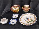 de nombreuses pièces de poterie diverses posées sur un tissu noir