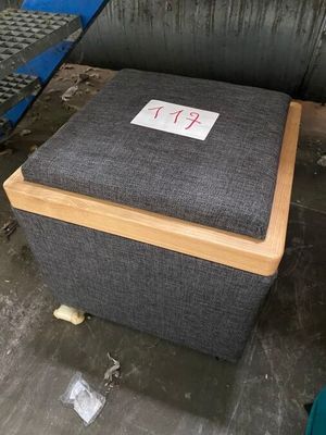 1 POUF COFFRE 50x50x50 cm, revêtement tissé gris