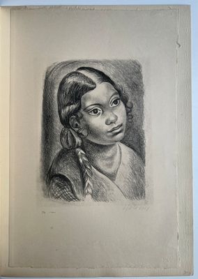 un vieux livre sur lequel figure le dessin d'une jeune fille portant un bandeau