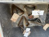 une photo d'une boîte contenant divers objets
