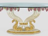 une photo d'une table en verre avec un piètement doré et un plateau en verre