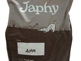 un sac de nourriture pour chat posé sur une table