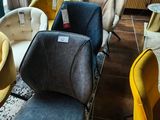 le nombre de chaises qui sont assises ensemble dans une pièce