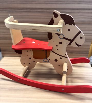 Cheval à bascule en bois