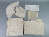 de nombreux types de lacets différents sur la table
