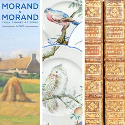 deux livres posés l'un à côté de l'autre sur une table