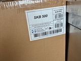 une pile de boîtes empilées les unes sur les autres