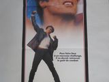 L'affiche du film « Rocky 5 » est accrochée au mur.