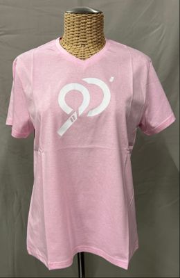 T-shirt rose avec un logo blanc sur la poitrine