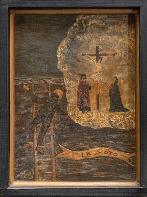 une image d'une peinture de jésus sur la croix avec d'autres personnes